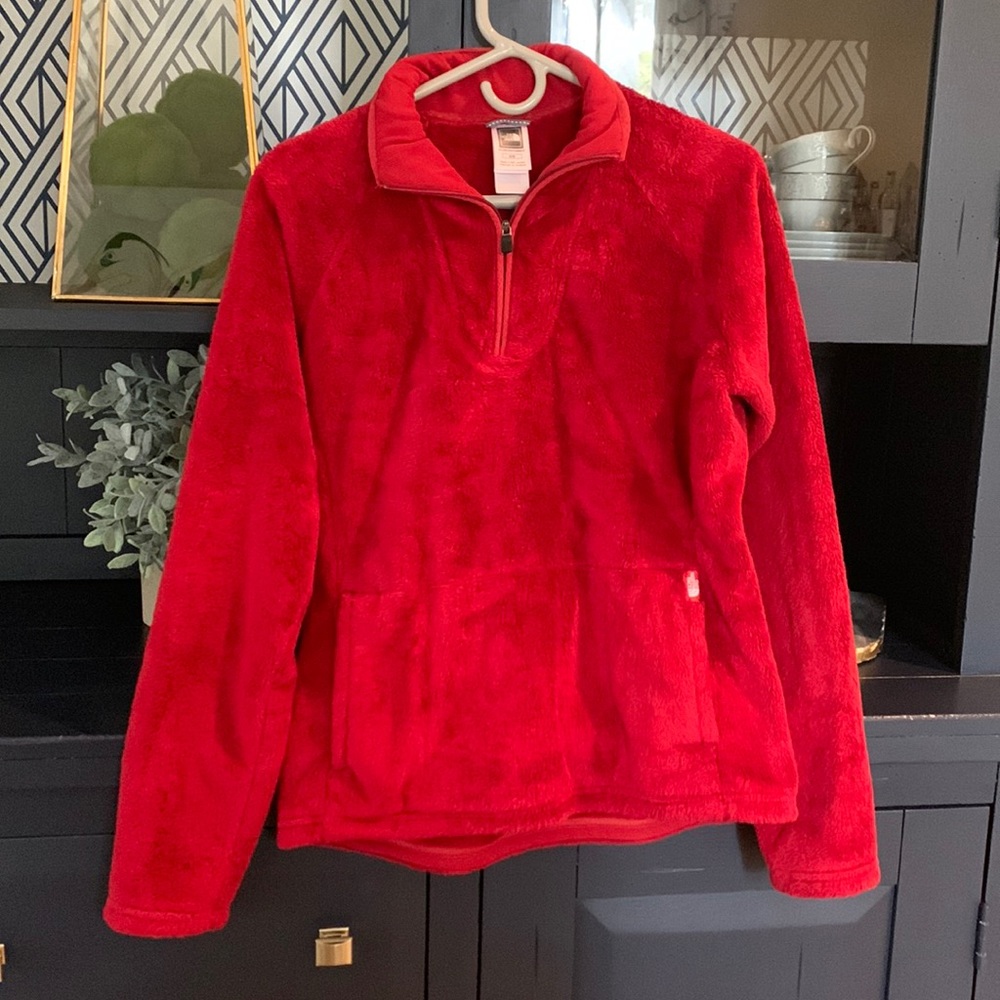 SOLD.      The North Face 1/4 zip fleece medium